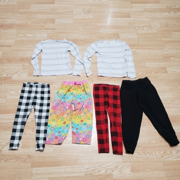 3/$15 Girls size 4-5 winter clothing bundle of 6 - Picture 1 of 6